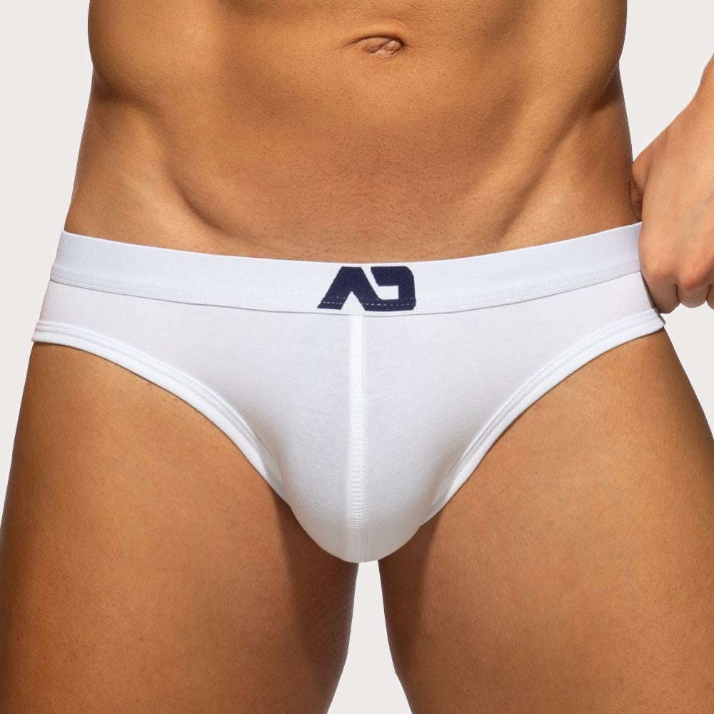Addicted Essential AD Bikini Brief - Herren Slip aus weicher Baumwolle mit schmalem Hüftband und AD Logo in weiß