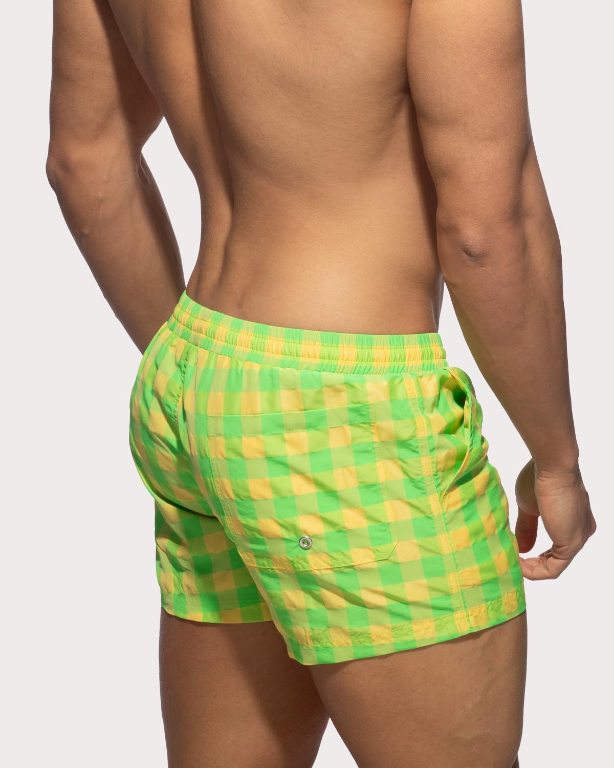 Addicted Flashy Squares Swim Shorts - Sexy Badeshorts für Männer mit Karomuster in neongelb und neongrün, back