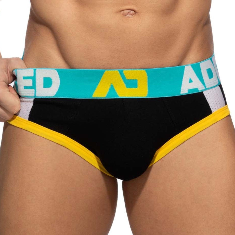 Addicted Sports Padded Brief - sportlicher Männer Slip mit Push-Up Einlage, schwarz, front