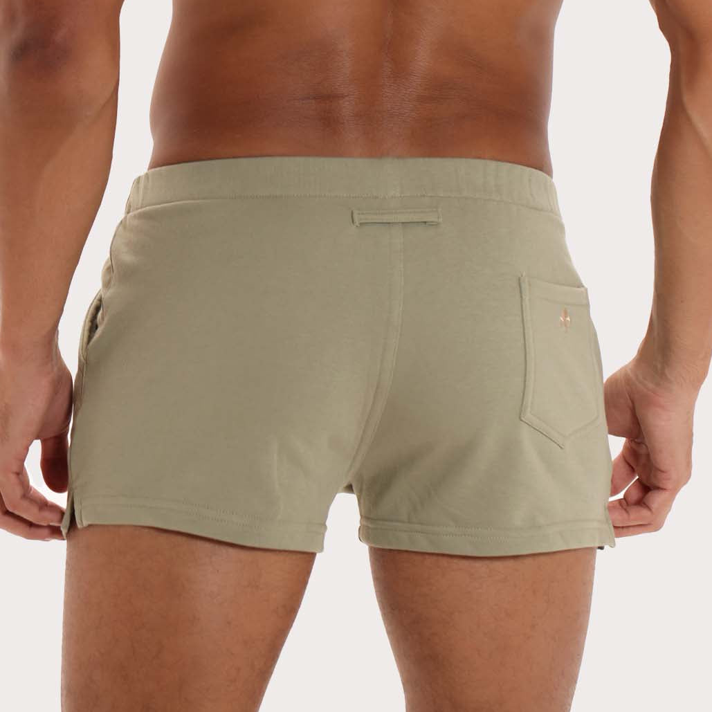 Marcuse Physical Shorts - Kurze Sporthose für Männer im Slim-fit Design in grün, back