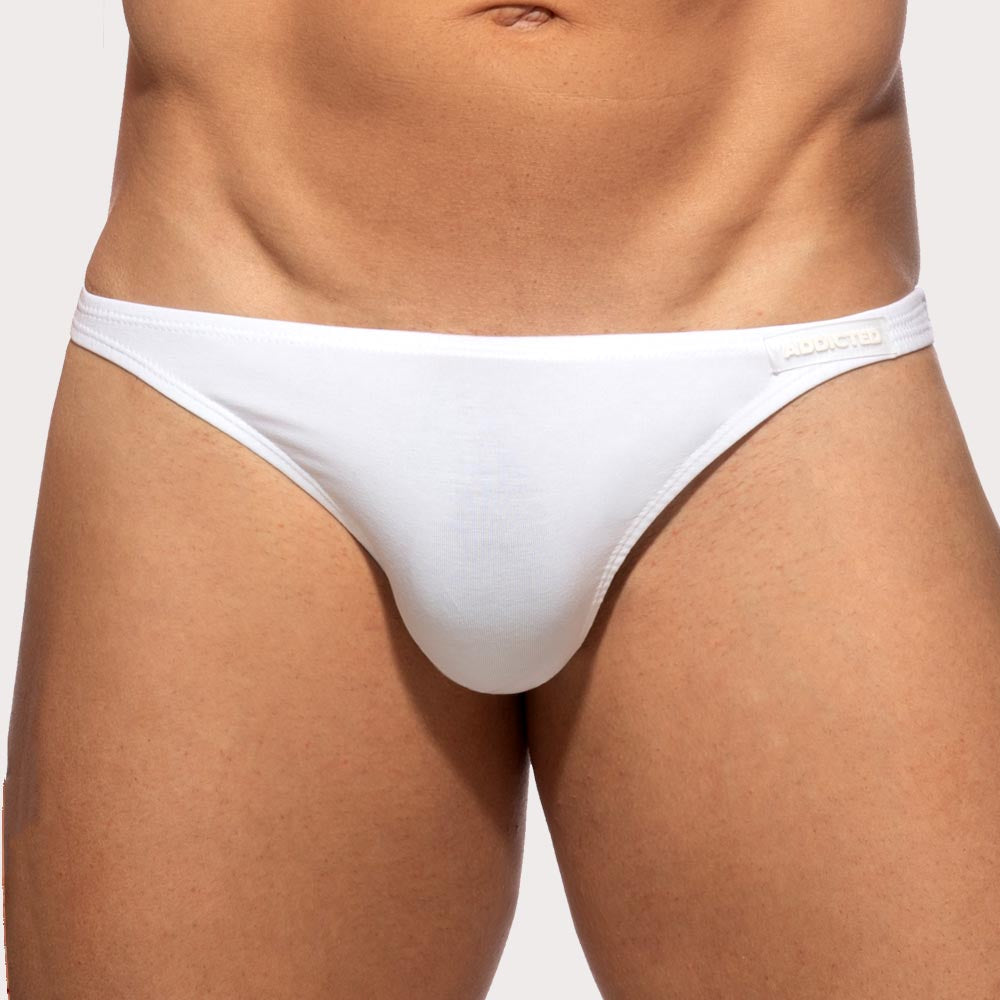 Addicted Cotton Thong - knapper Low-Rise String-Tanga für Männer in weiß, front