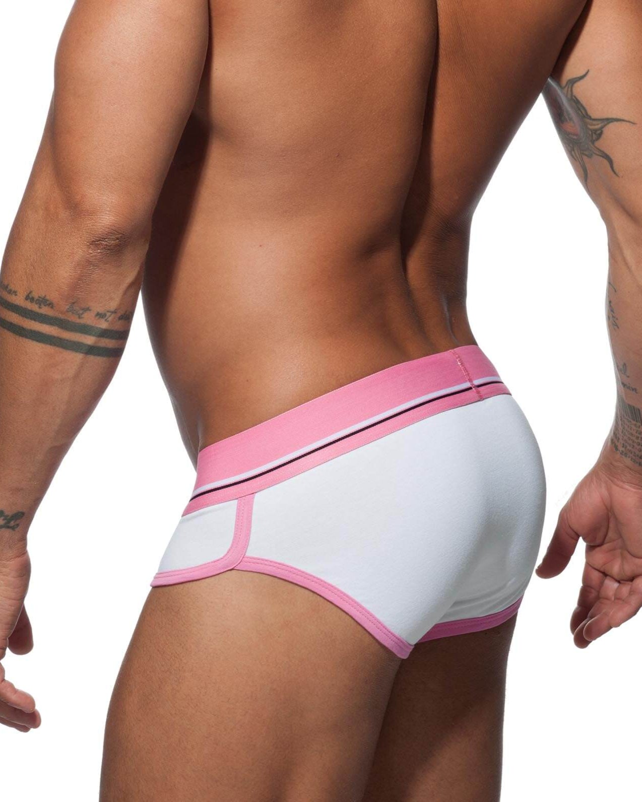 Stylischer Herren Slip in weiß mit rosa Kontrasten 'CURVE BRIEF' aus der Addicted Underwear Kollektion, Rückansicht