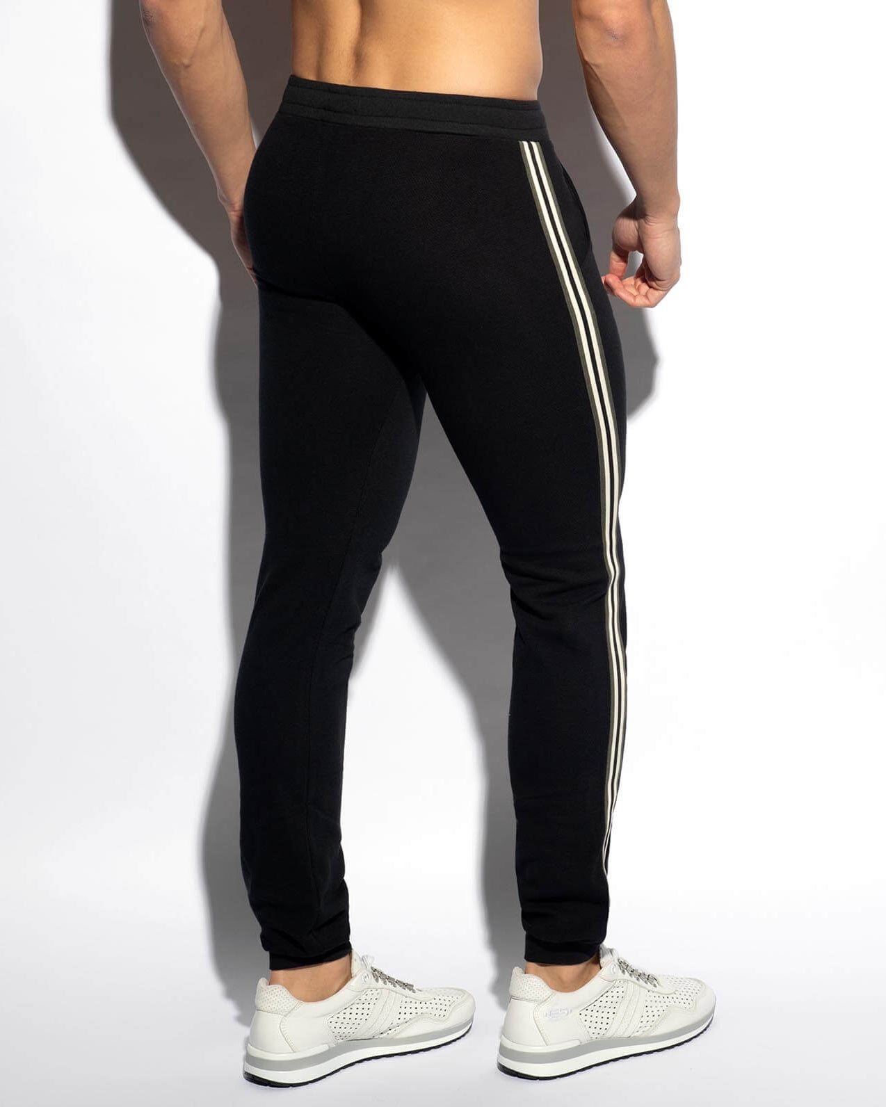 Slim Fit Jogginghose 'FIT TAPE SPORT PANT' von ES Collection in schwarz, Rückansicht