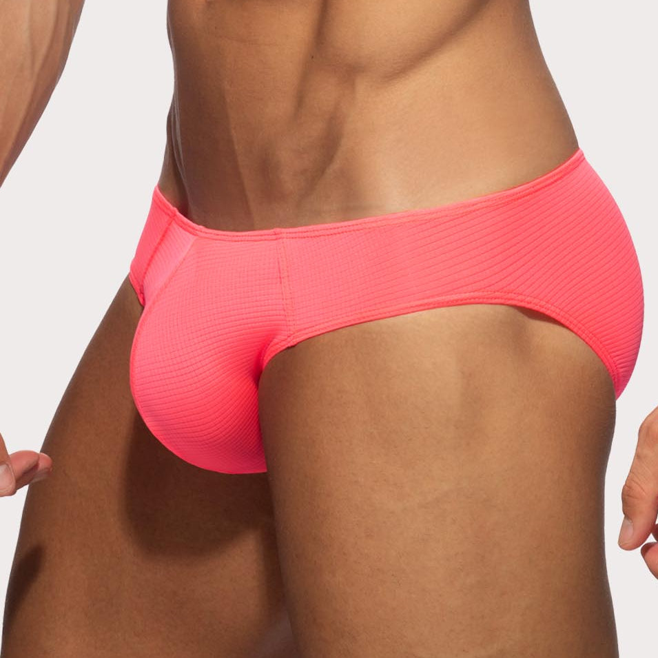Addicted Veloz Dry Bikini Brief - Knapper Männer Slip im Low-Rise Design aus ultra-leichtem Material in neon-pink