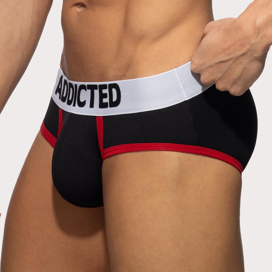 Addicted Black Pique Brief - schwarzer Slip für Männer aus Pique-Stoff mit roten Racing-Streifen und softem Tragekomfort, side