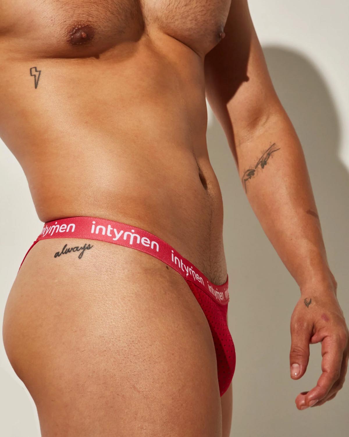 Intymen Love Tanga Brief - roter Mini Slip für Herren im ultra-knappen Tanga Design , side