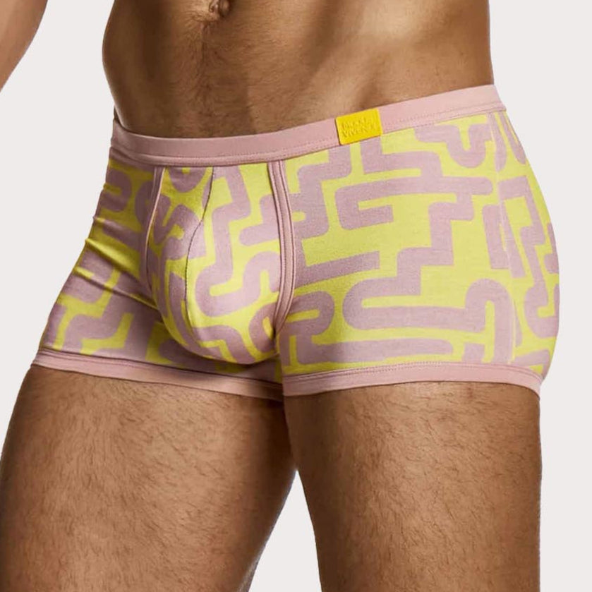 Modus Vivendi Labyrinth Boxer - Low-Rise Boxershorts für Männer mit ausgefallenem Muster in Dusty pink und gelb, side
