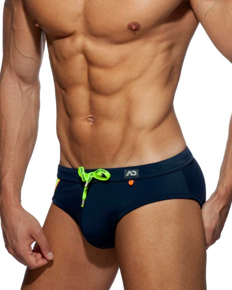 Sportlicher Badeslip 'Racing Side Swim Brief' von Addicted mit Push-UP Einlage, Seitenansicht